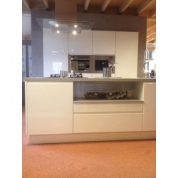 Greeploze EILAND keuken met kookeiland en composiet!