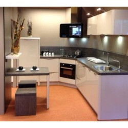 Showroomkeuken incl.tafel en 2 krukken en Quooker!