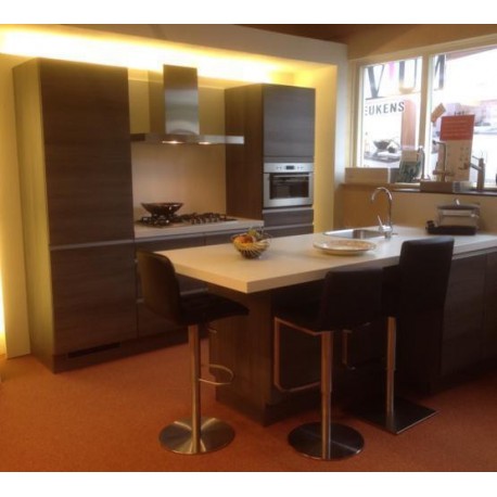 Greeploze showroomkeuken met (schier)eiland