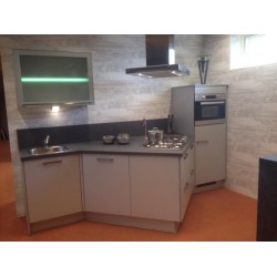 Showroomkeuken met puntje!