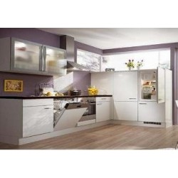 (40) Hoogglans Keuken met Design Glaskasten